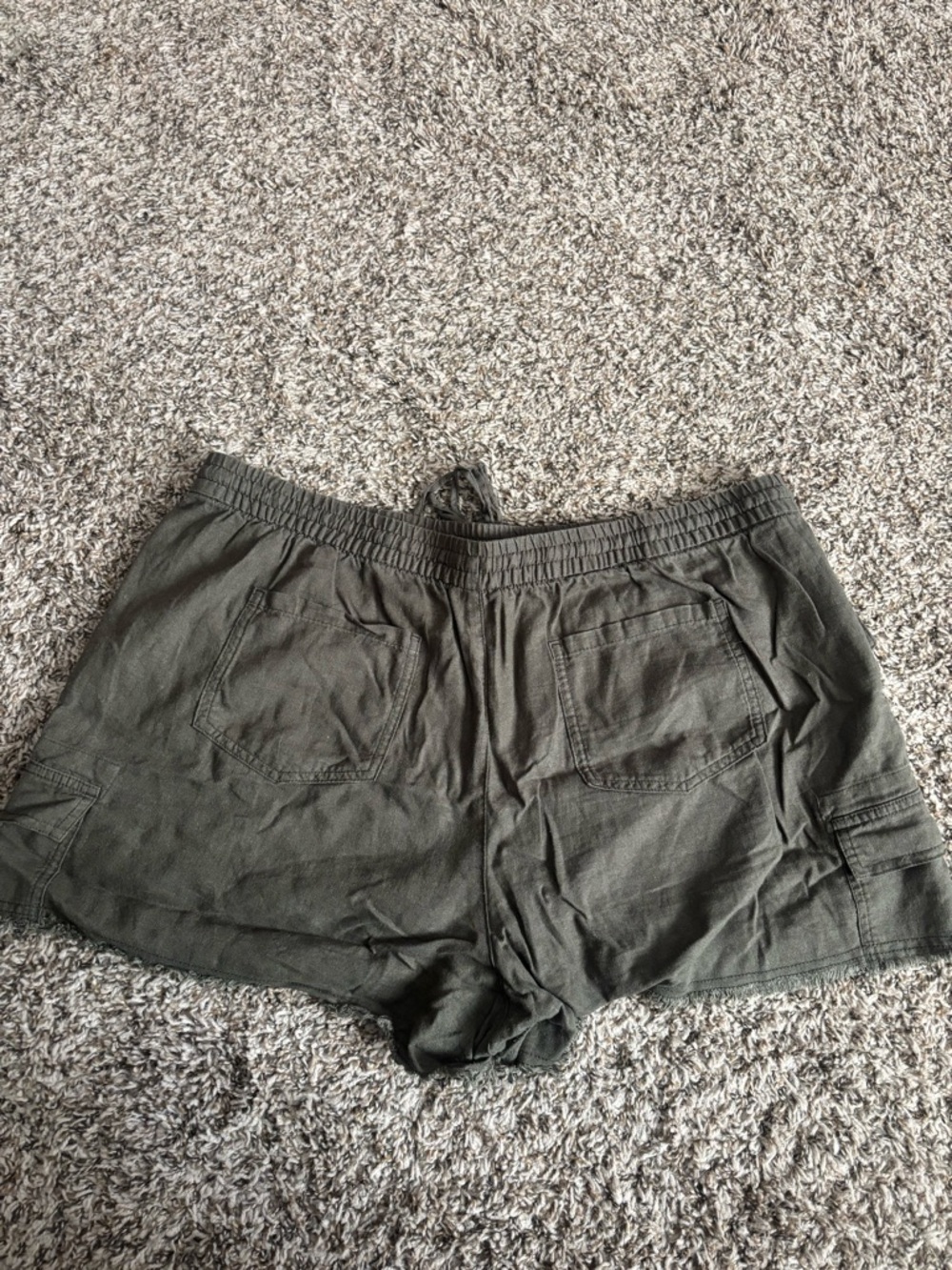 a.n.a Relaxed Drawstring Shorts in Olive - Picture 5 of 7